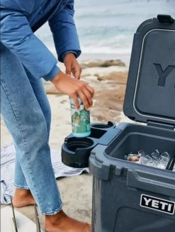 YETI Roadie 48 Wheeled Cool Box Charcoal 35 YETI Roadie 48 Wheeled Cool Box Charcoal -Fishing Equipment Shop YETI Roadie 48 Wheeled Cool Box Charcoal SKU 0121 CHA sku 0121 cha 15