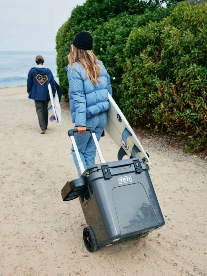 YETI Roadie 48 Wheeled Cool Box Charcoal 2 YETI Roadie 48 Wheeled Cool Box Charcoal - Image 2